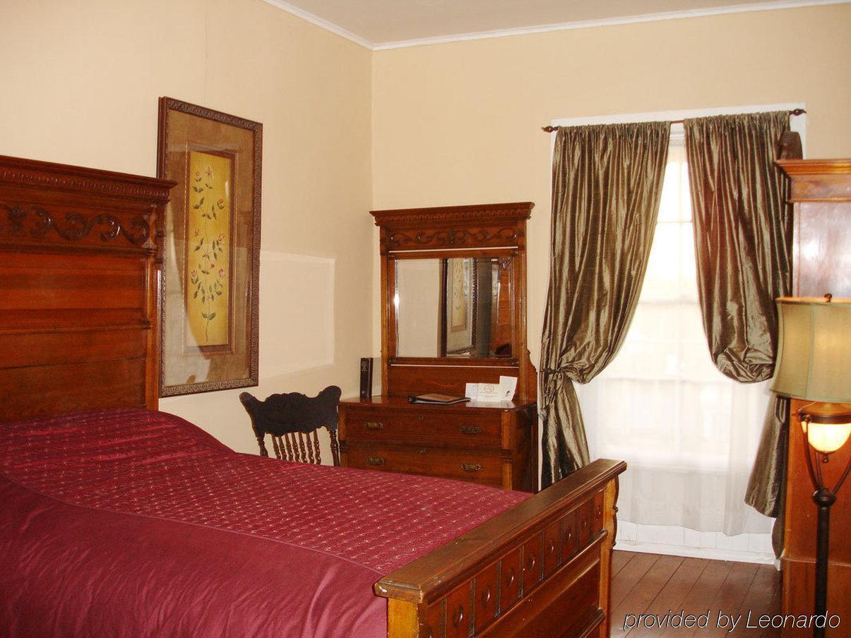 The Historic Hotel Leger Mokelumne Hill Room photo